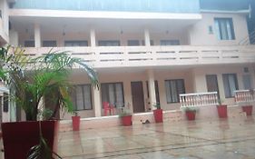 Royal Hotel Matheran 2*